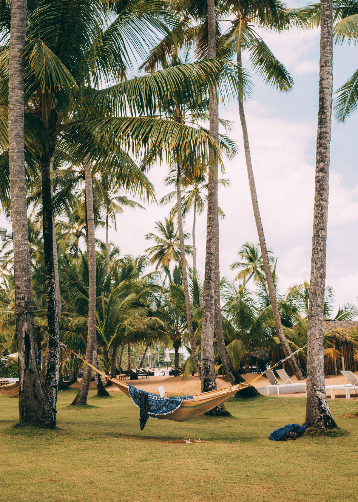 These 6 Sturdy and Stylish Hammocks with Stands Will Make Your Summer Even Better: 20 Amazing Options for Unwinding and Relaxing Outdoors!